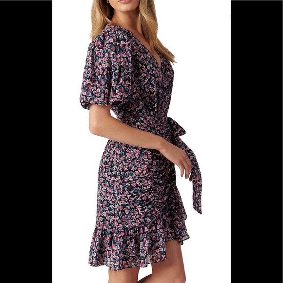 EVER NEW Ruched Floral Mini Dress - Picture 2 of 3